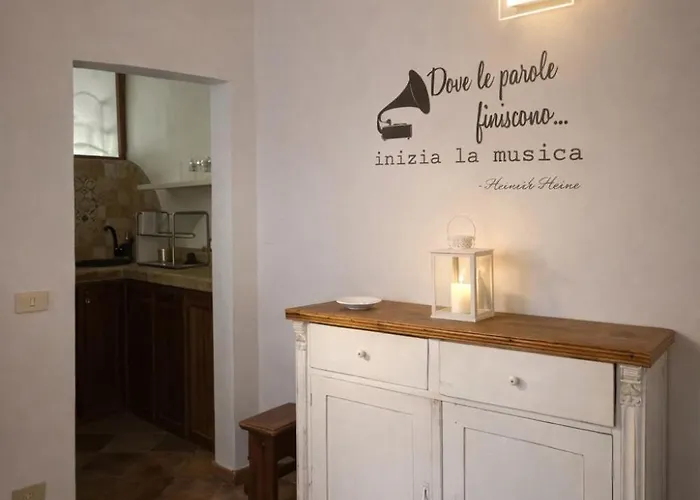 Navona Fox House 2 *